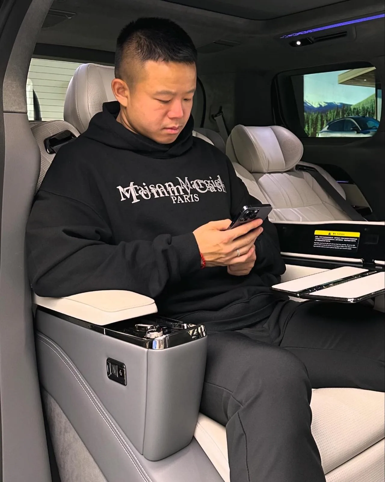 Jack traveling by car from Hong Kong to Shenzhen